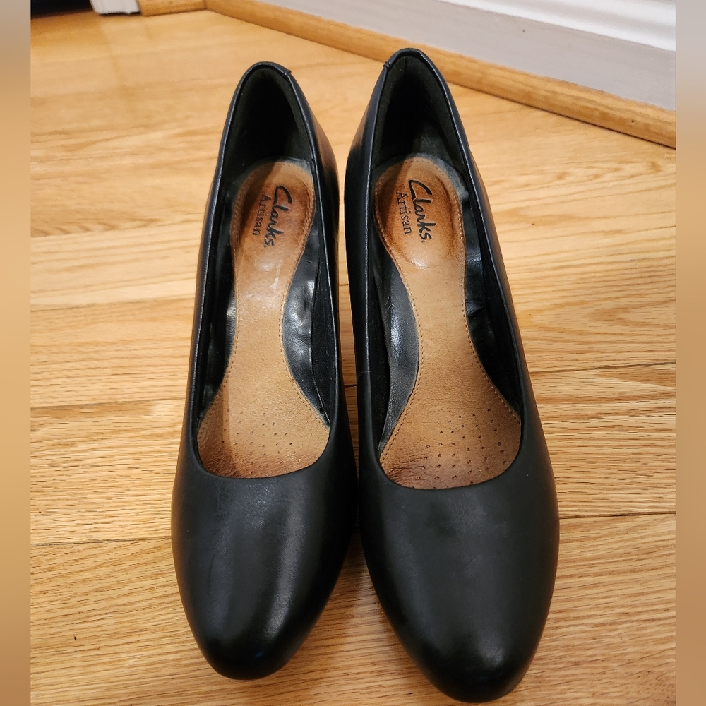Clarks Artisan Pumps Sz 7 Black Leather Slip-Ons 3" High Heels